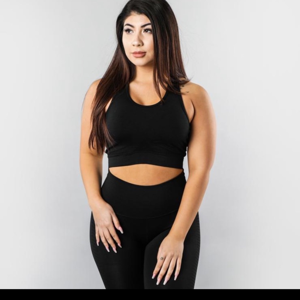 Alphalete althetics- aero bra